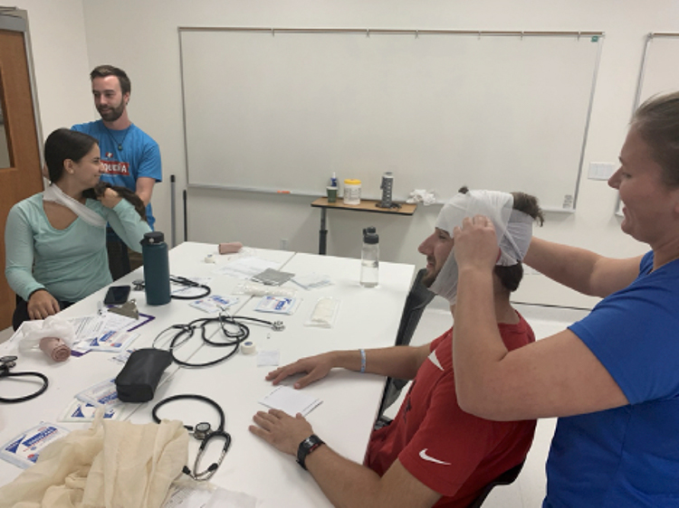 WMed Students Practice in the Simulation Center